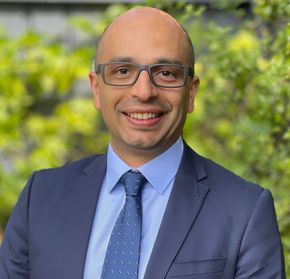 Dr Mani Niazi