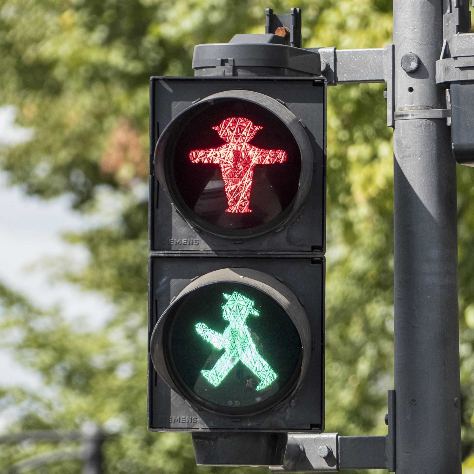 Traffic light with red 
