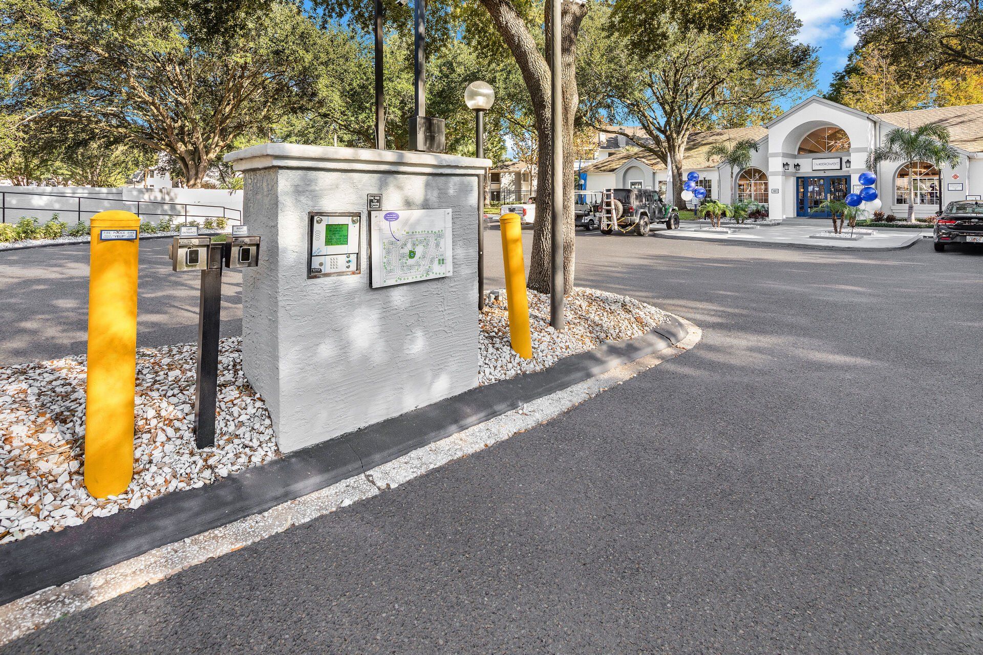 Drive-through Entrance | 1801 Metrowest