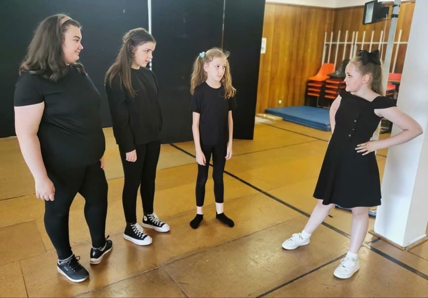 Our acting lessons will help your child gain confidence
