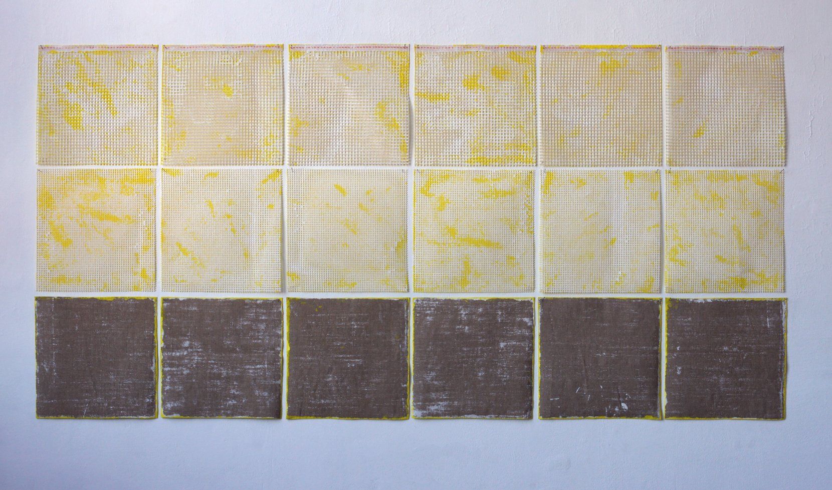 a fundamental painting consisting of 18 pieces grit and linen, painted on the backside.