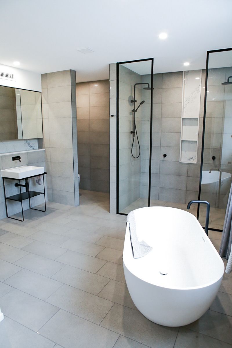 Stone feature wall and tiled dining area with herringbone flooring – Ascot project