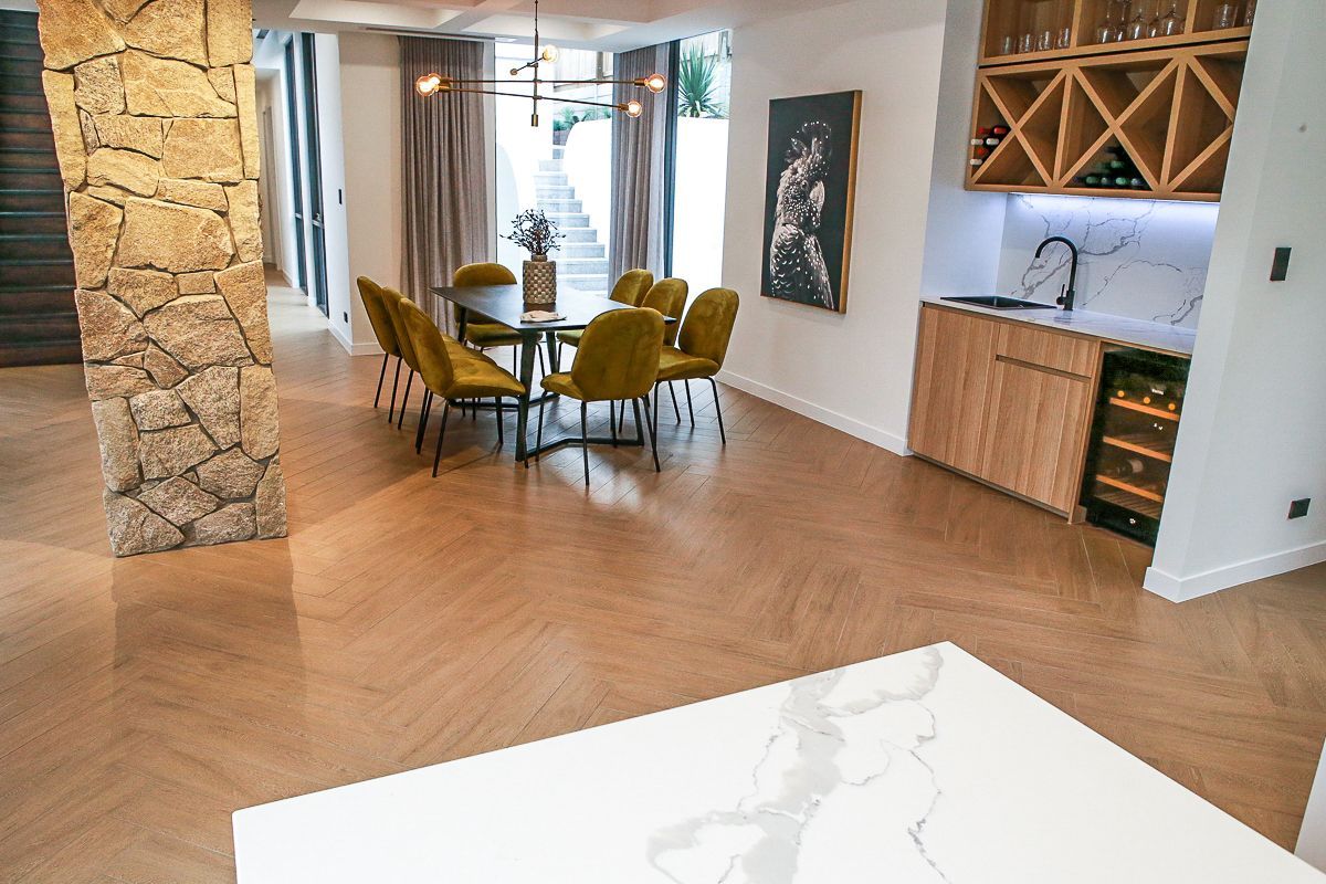 Tiled bathroom with walk-in shower, black fixtures and large-format tiles – Ascot