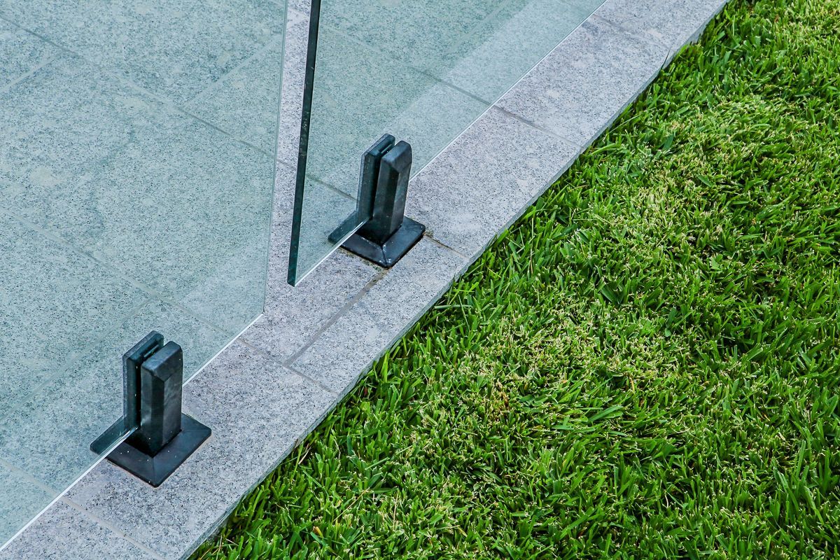 Glass pool fence spigot fixed into tiled coping – Ascot outdoor tiling