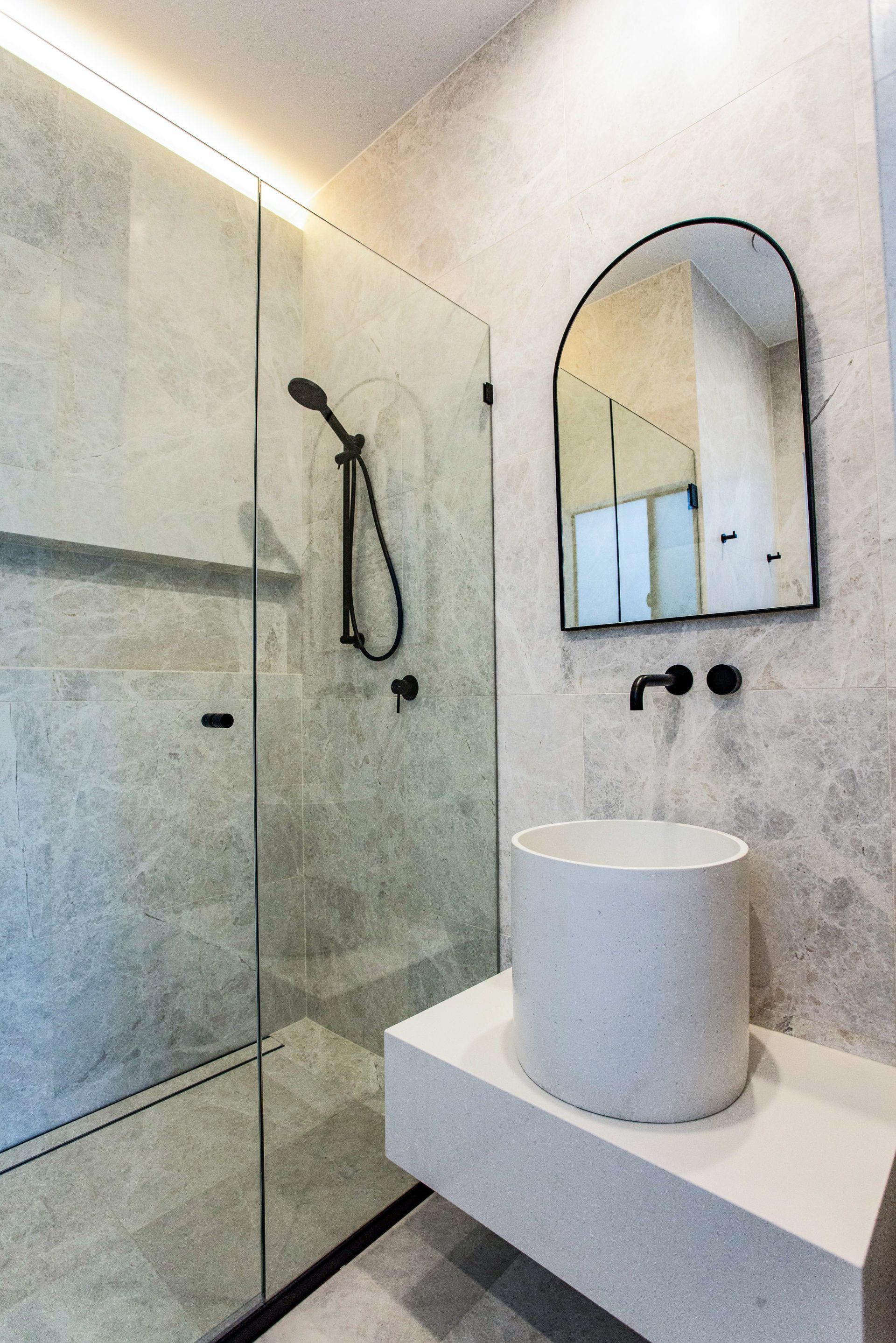 Walk-in shower with large-format tiles and custom niche – Camp Hill project