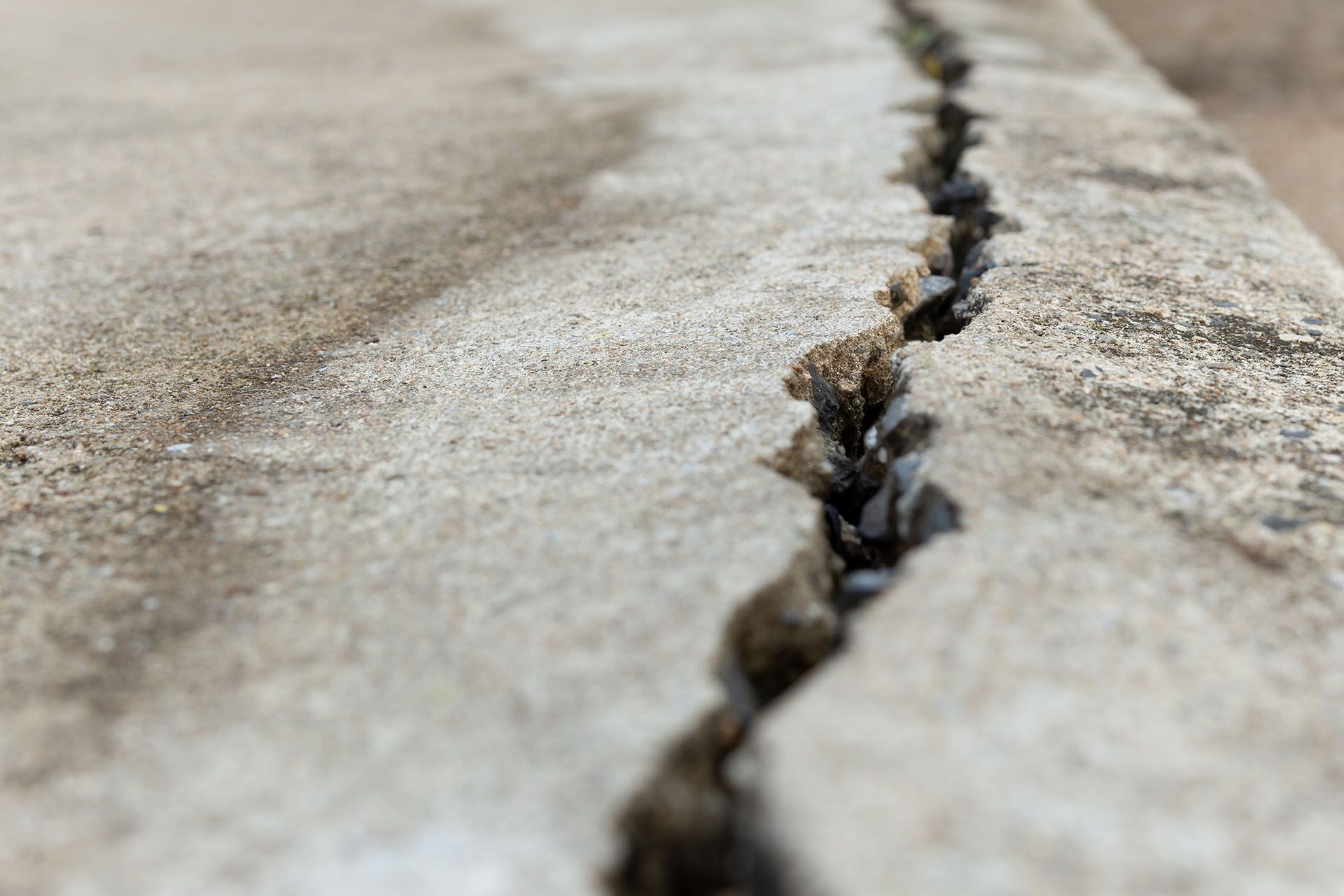 concrete floor crack