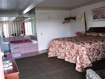 King Size Bed Bedroom with Jacuzzi-Motel-Pittsburgh, PA