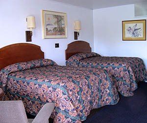 Room with two full beds-Motel in Pittsburgh, PA