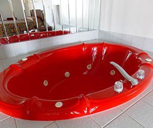 Red Jacuzzi - Motel in Pittsburgh, PA