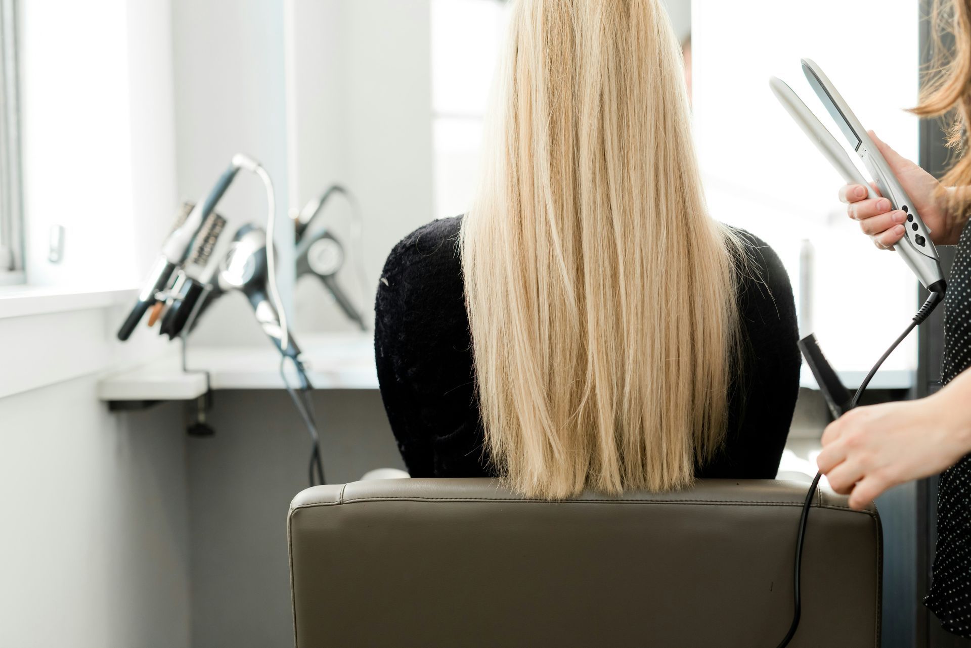 long-blonde-hair-at-hairdressers