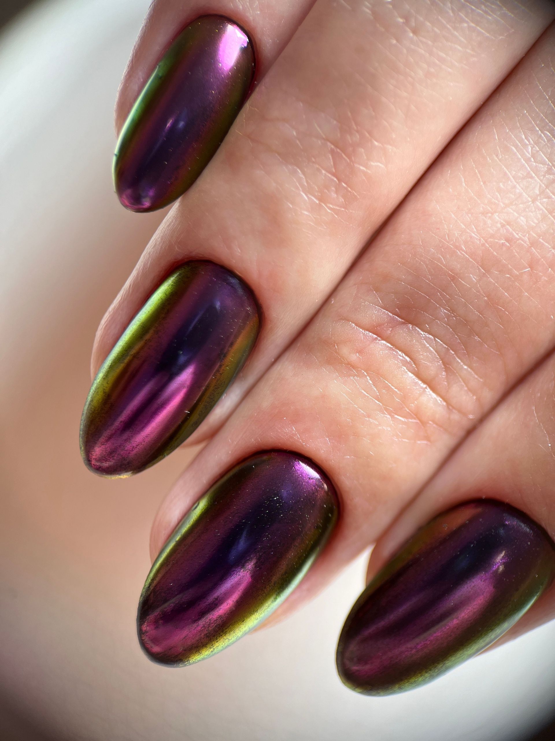 chrome-nails-manicure