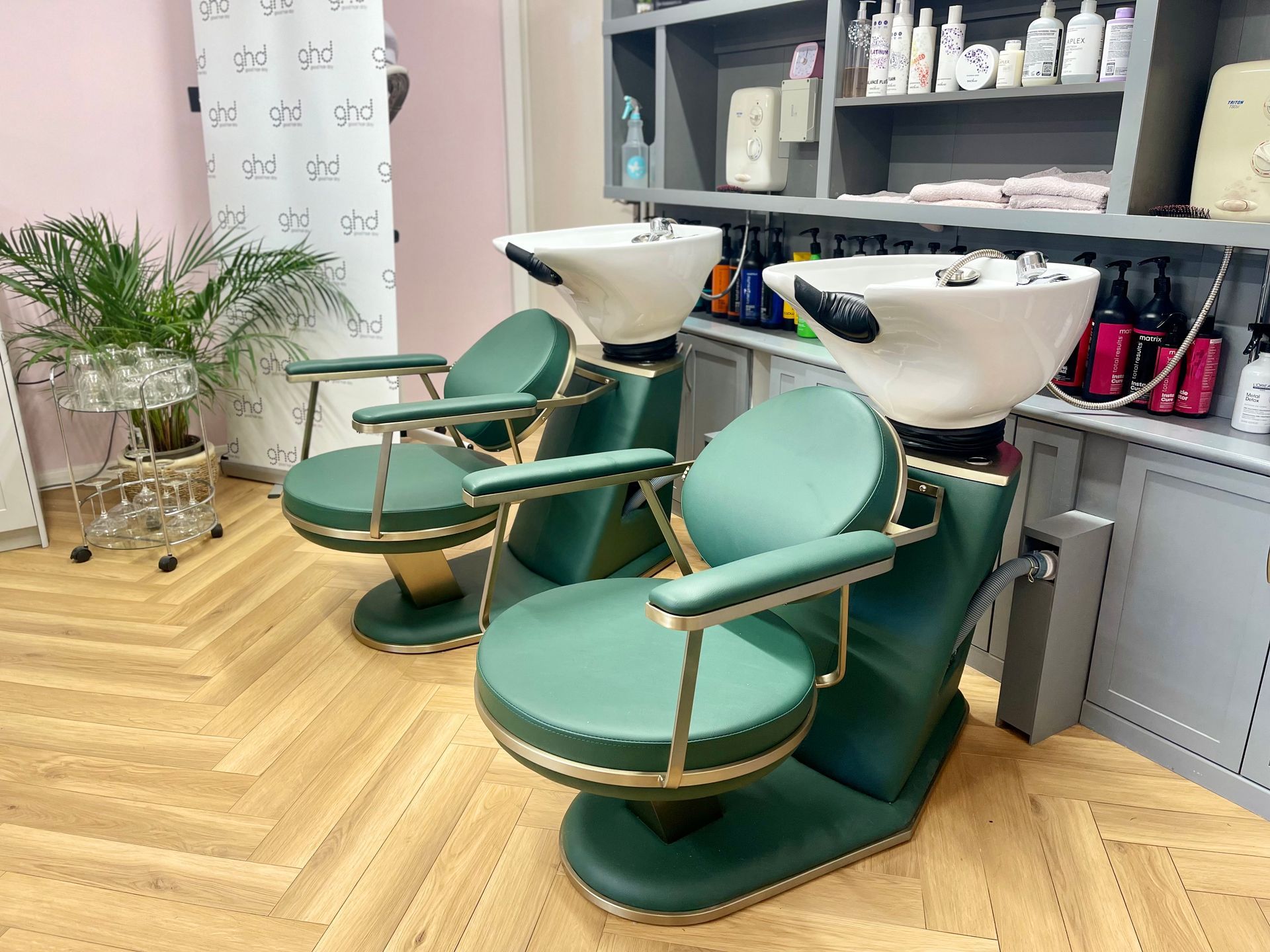 Hairdresser chairs and wash basin with multiple hair wash products