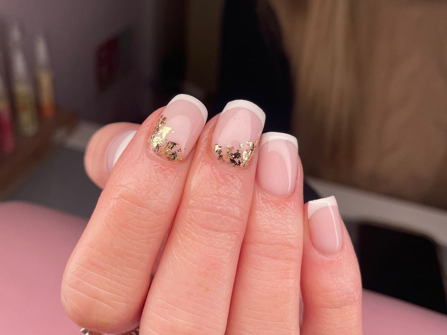 french-manicure-with-glitter