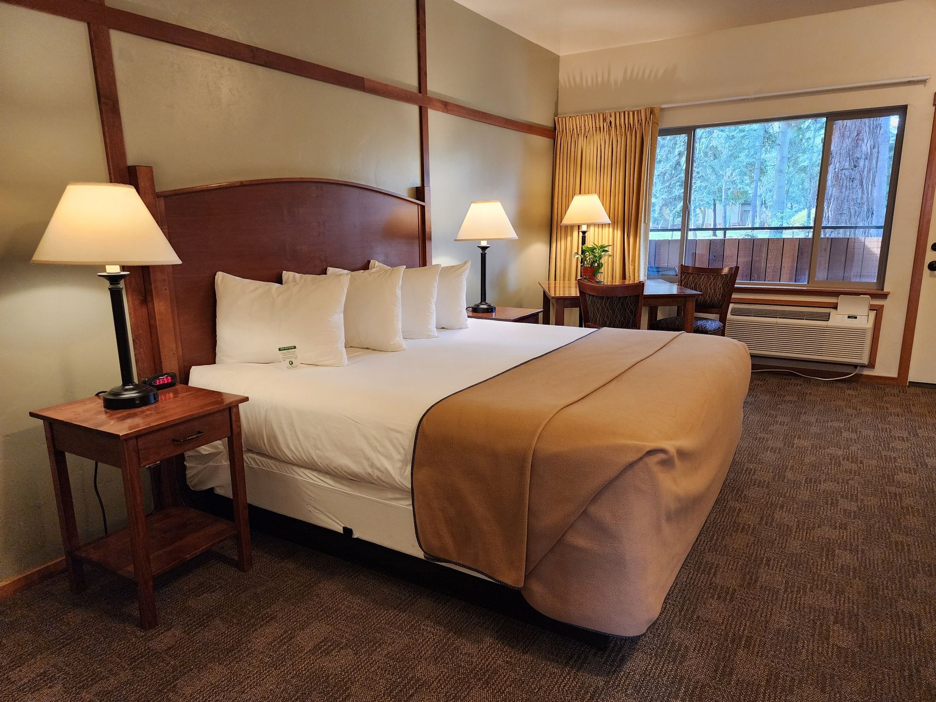 Courtyard room with king bed