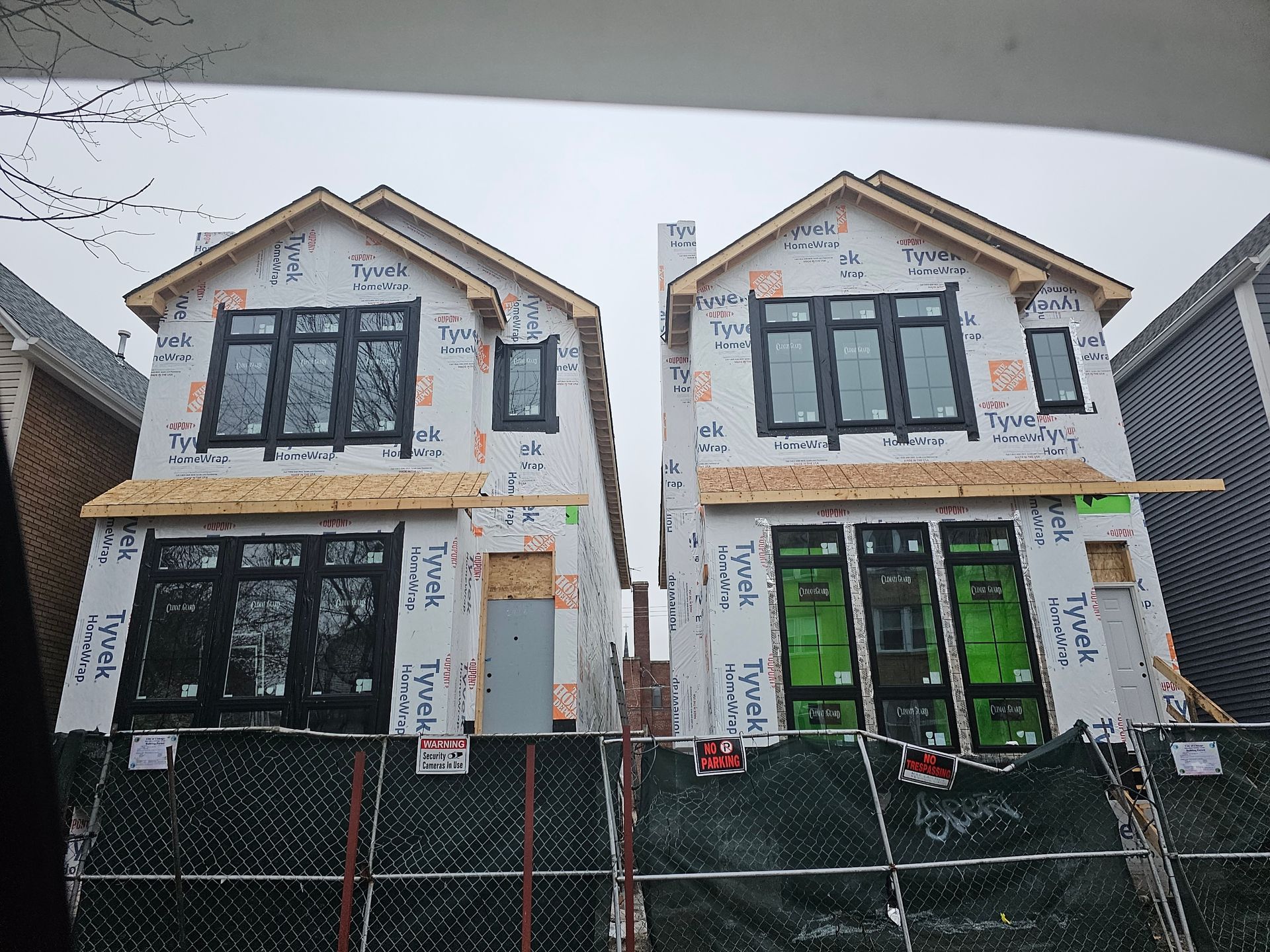 A couple of houses that are being built next to each other