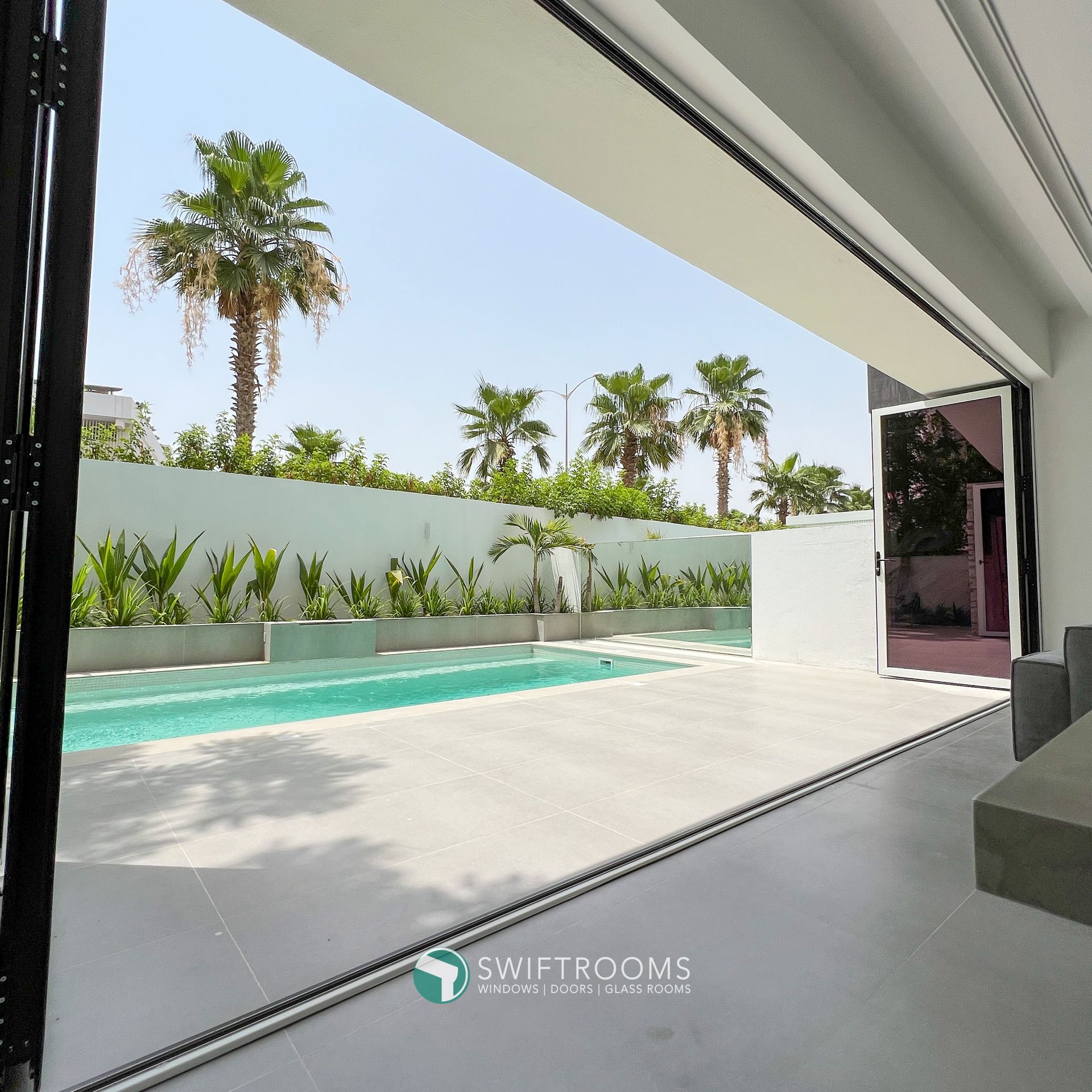 A picture of a swimming pool with the words sweetrooms on the bottom