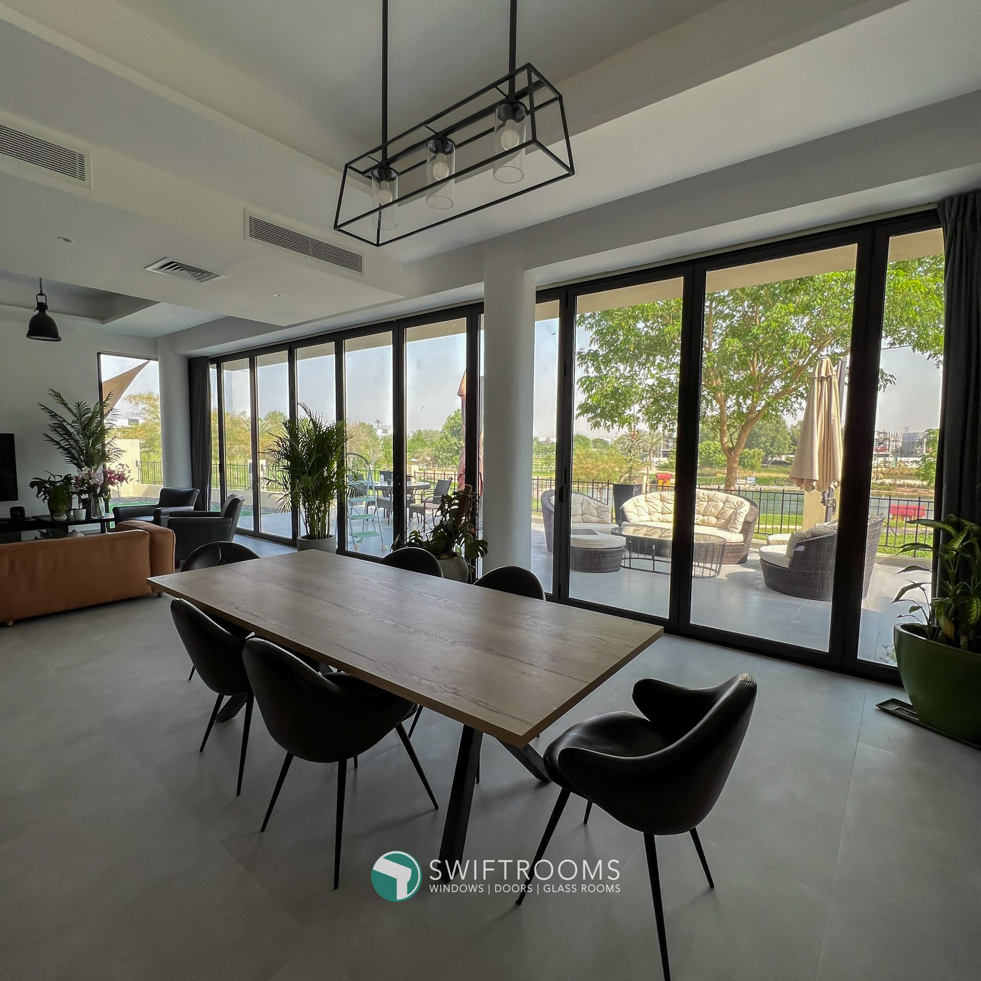 A large room with a table and chairs and a sign that says swiftrooms