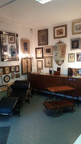 Vendita delle cornici al laboratorio angeli cornici e restauri