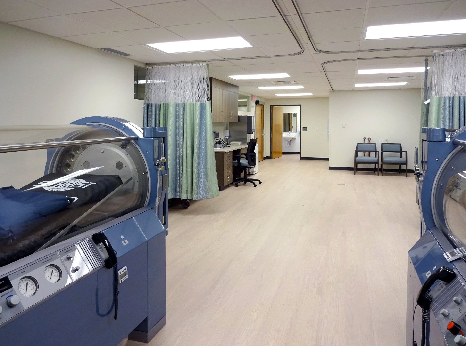 A room in a hospital with two machines in it