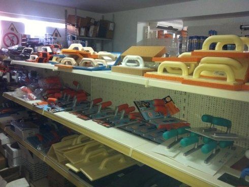 ampio negozo per accessori edilizia