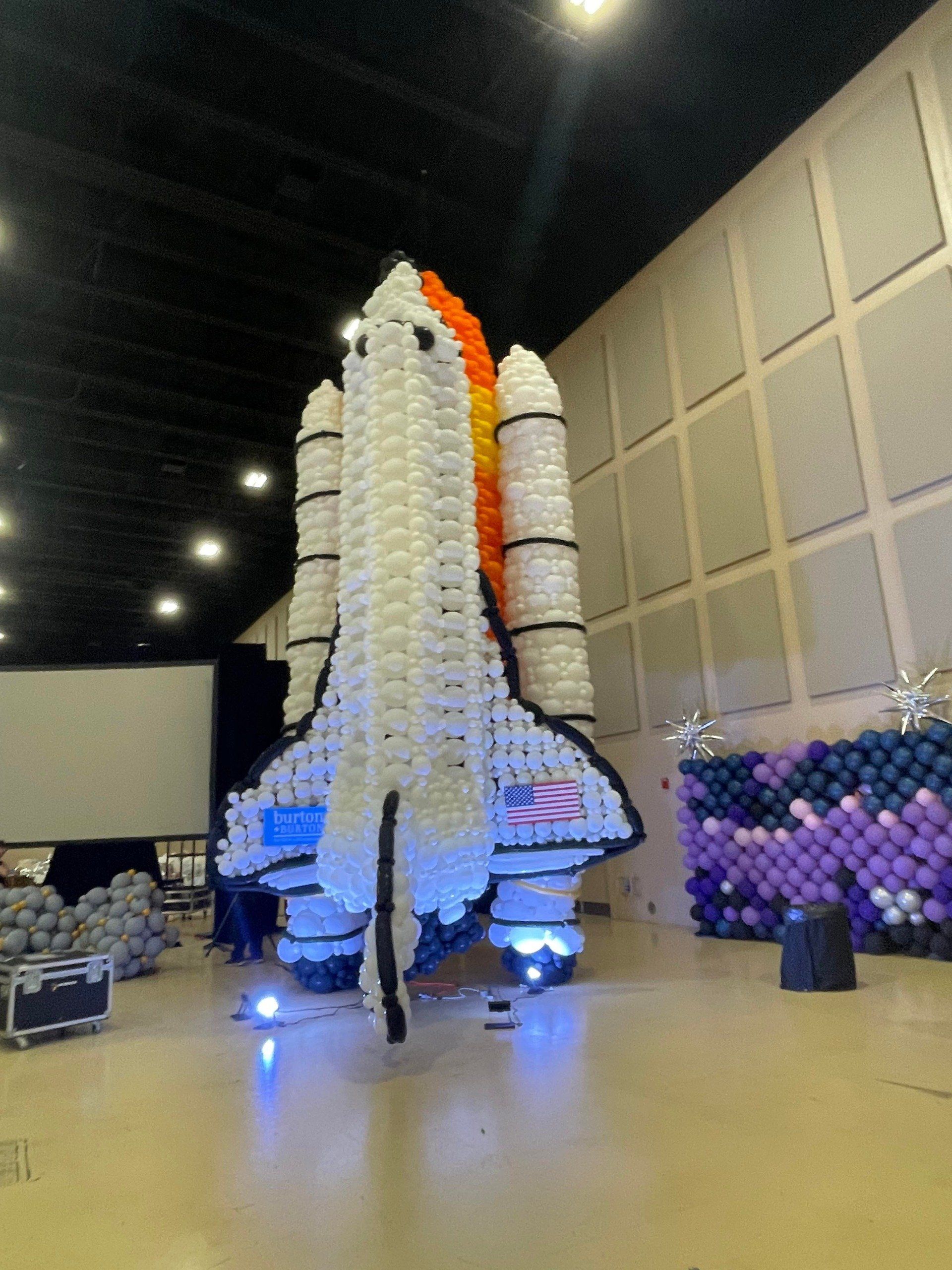 Ballooniversity 2022 - Georiga. Space themed balloon sculpture