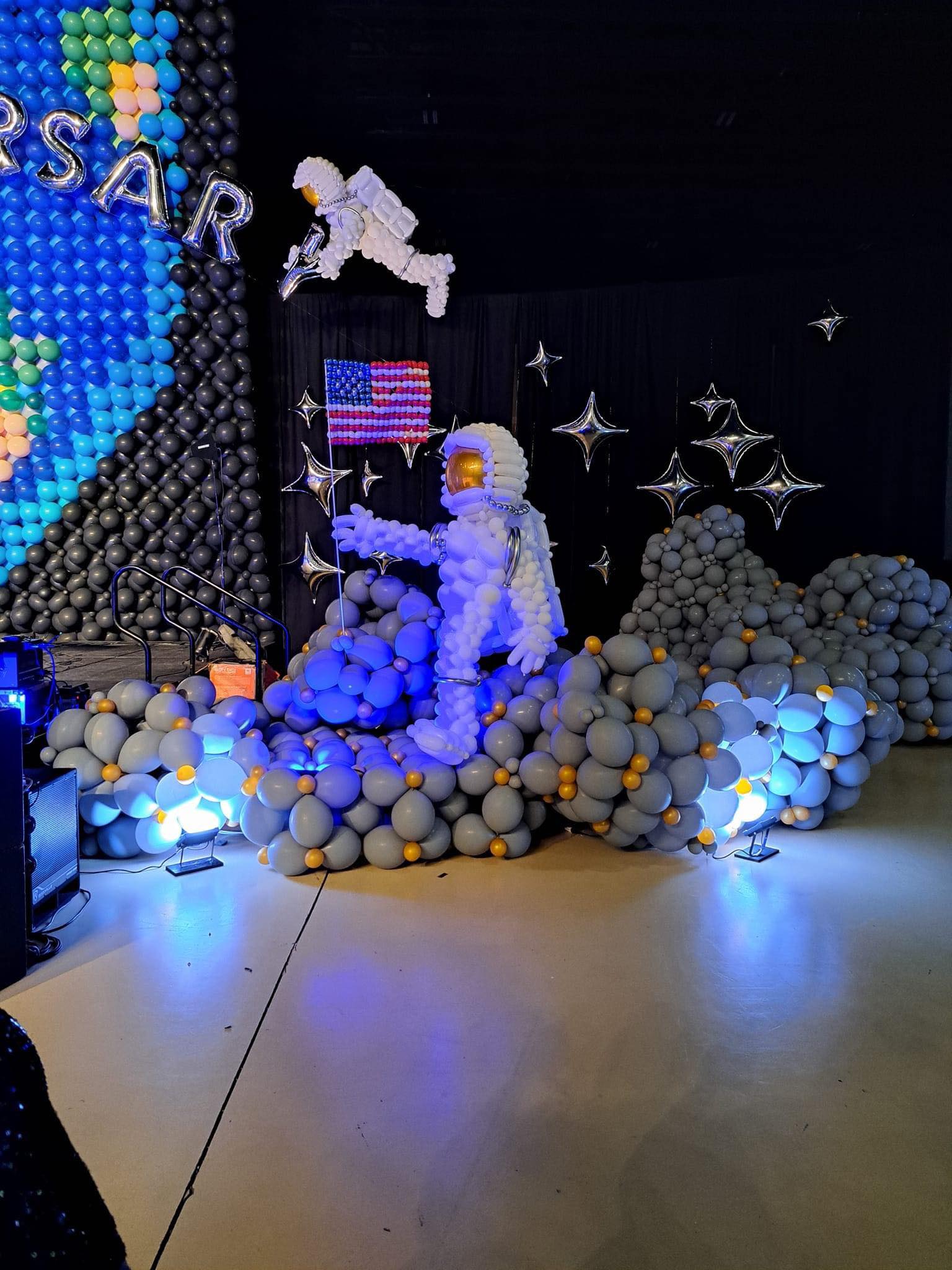 Ballooniversity 2022 - Georiga. Space themed balloon sculpture