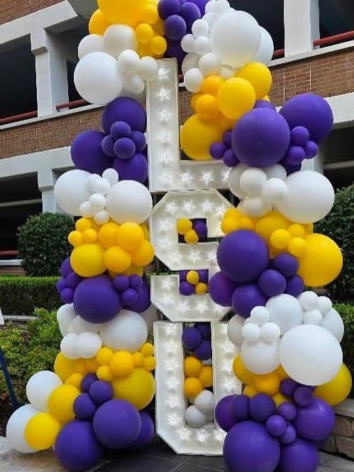 Graduation party decorations in Baton Rouge including balloon arches, garlands, backdrops, and marquee numbers. Custom designs for Class of 2026 parties. Luxury balloon decor for graduation parties in Baton Rouge. Custom backdrops, arches, and marquee letters to create a high-end celebration.