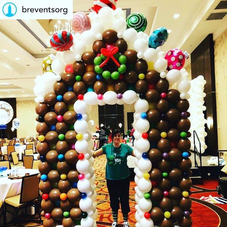 Gingerbread house balloon sculpture, Christmas balloon decor in Baton Rouge