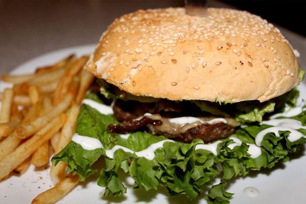 PUNTO & COMA CAFÉ - HAMBURGUESAS