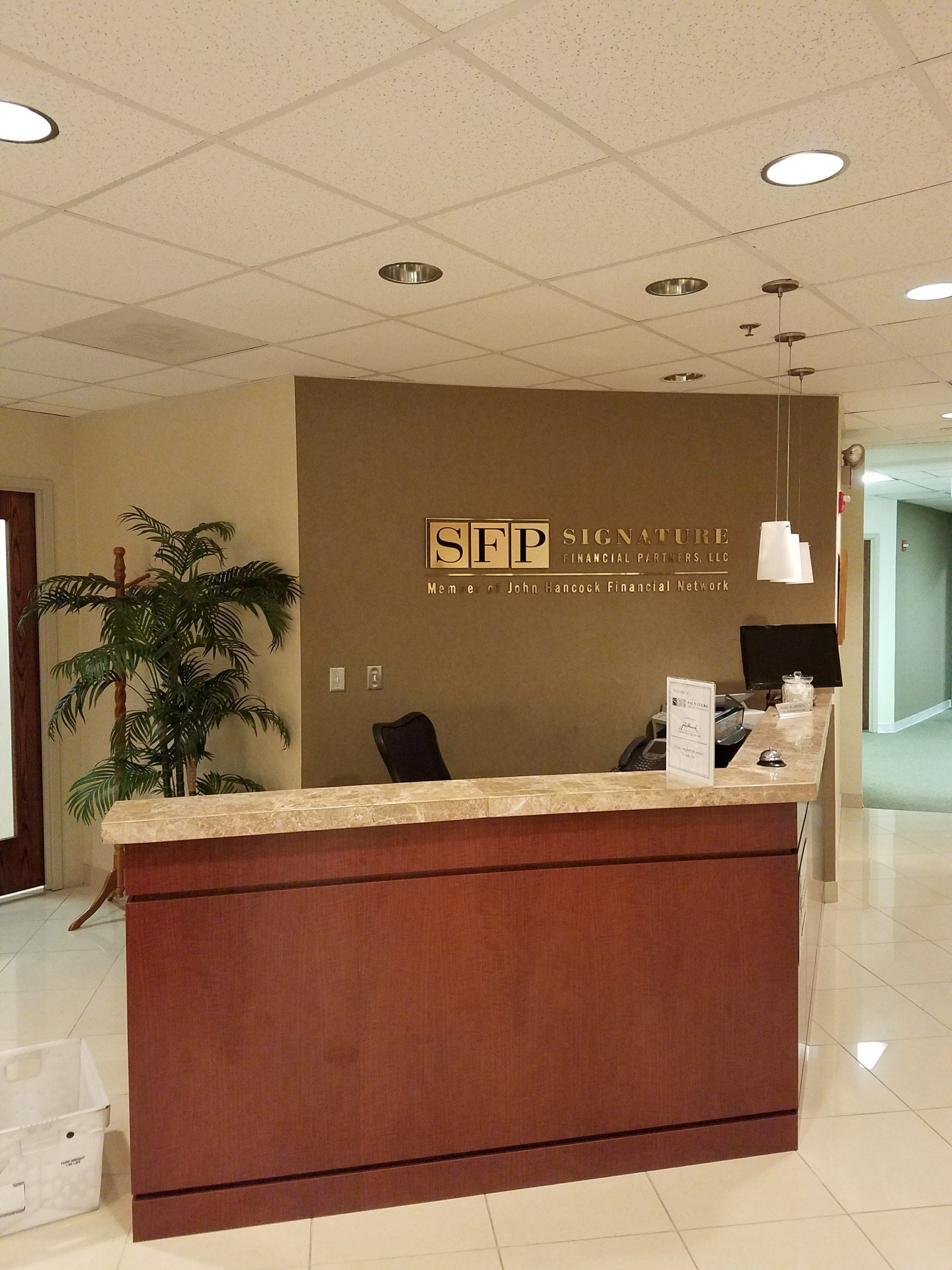 A reception area with a sign that says csi on it