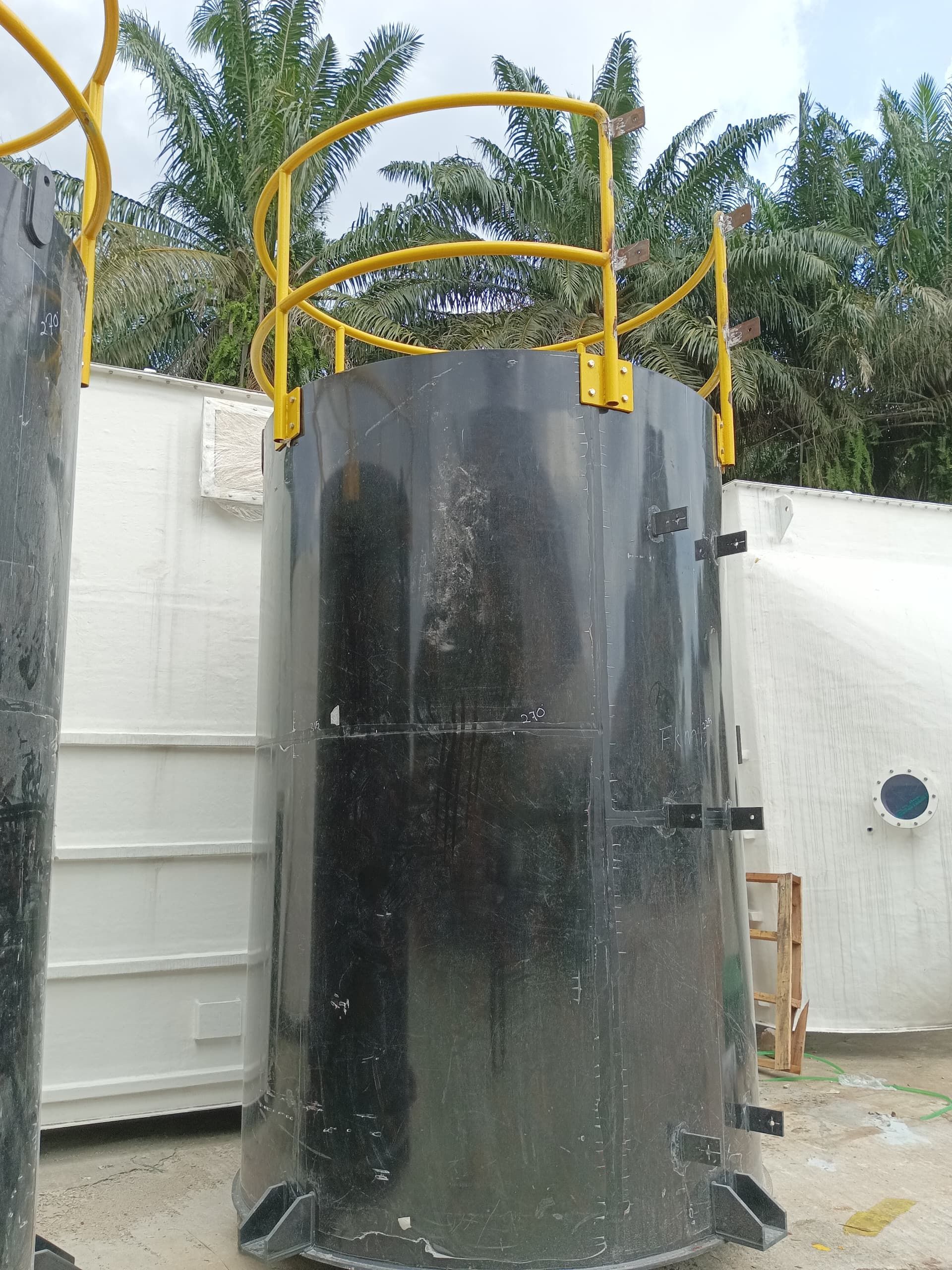 High-density polyethylene (HDPE) Thermoplastic Tank