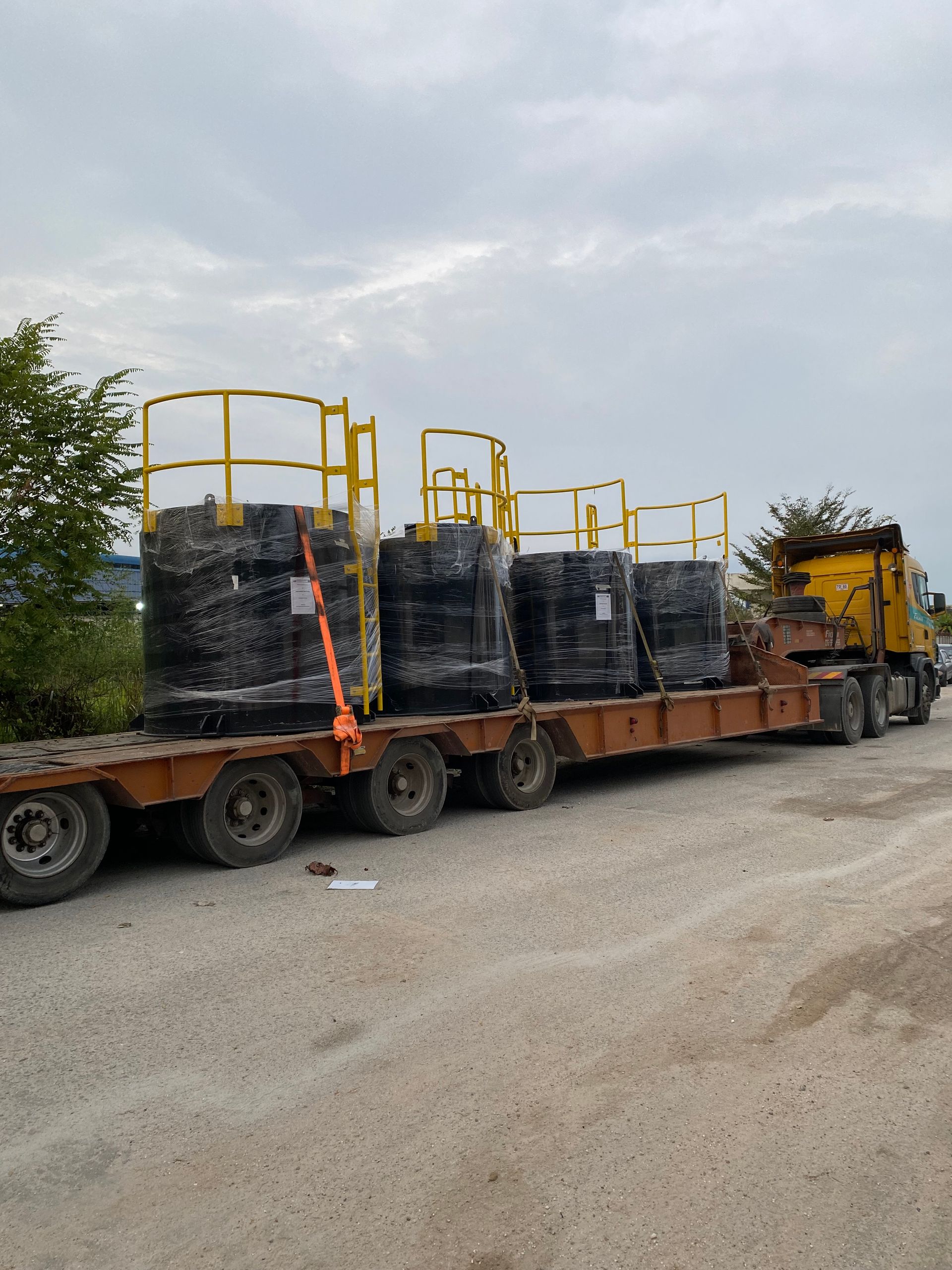 High Density PolyEthylene (HDPE) Thermoplastic Material Tank