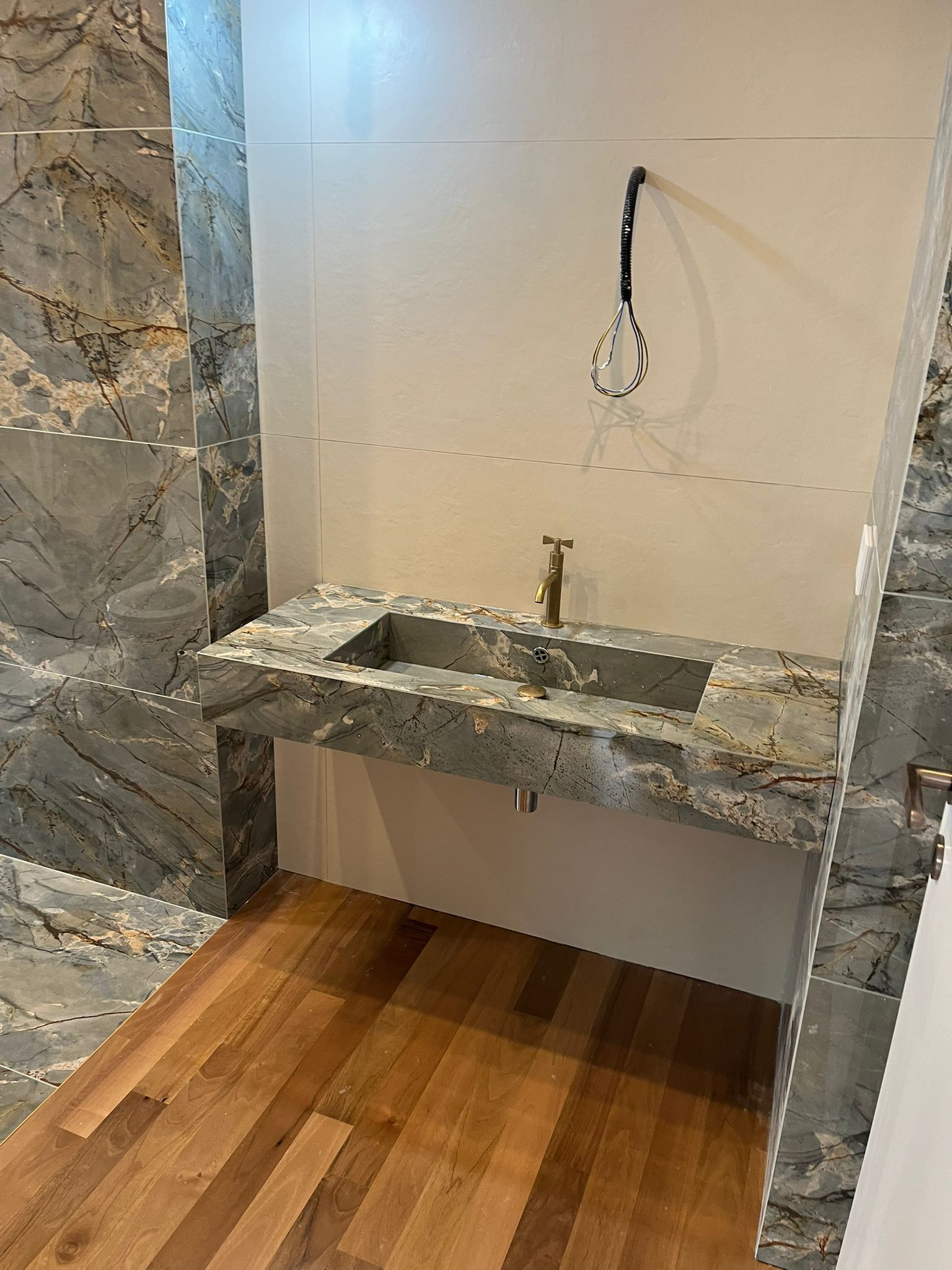 top bagno in ceramica personalizzato