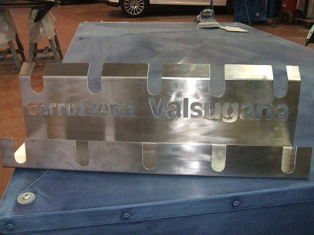 pezzo in metallo auto