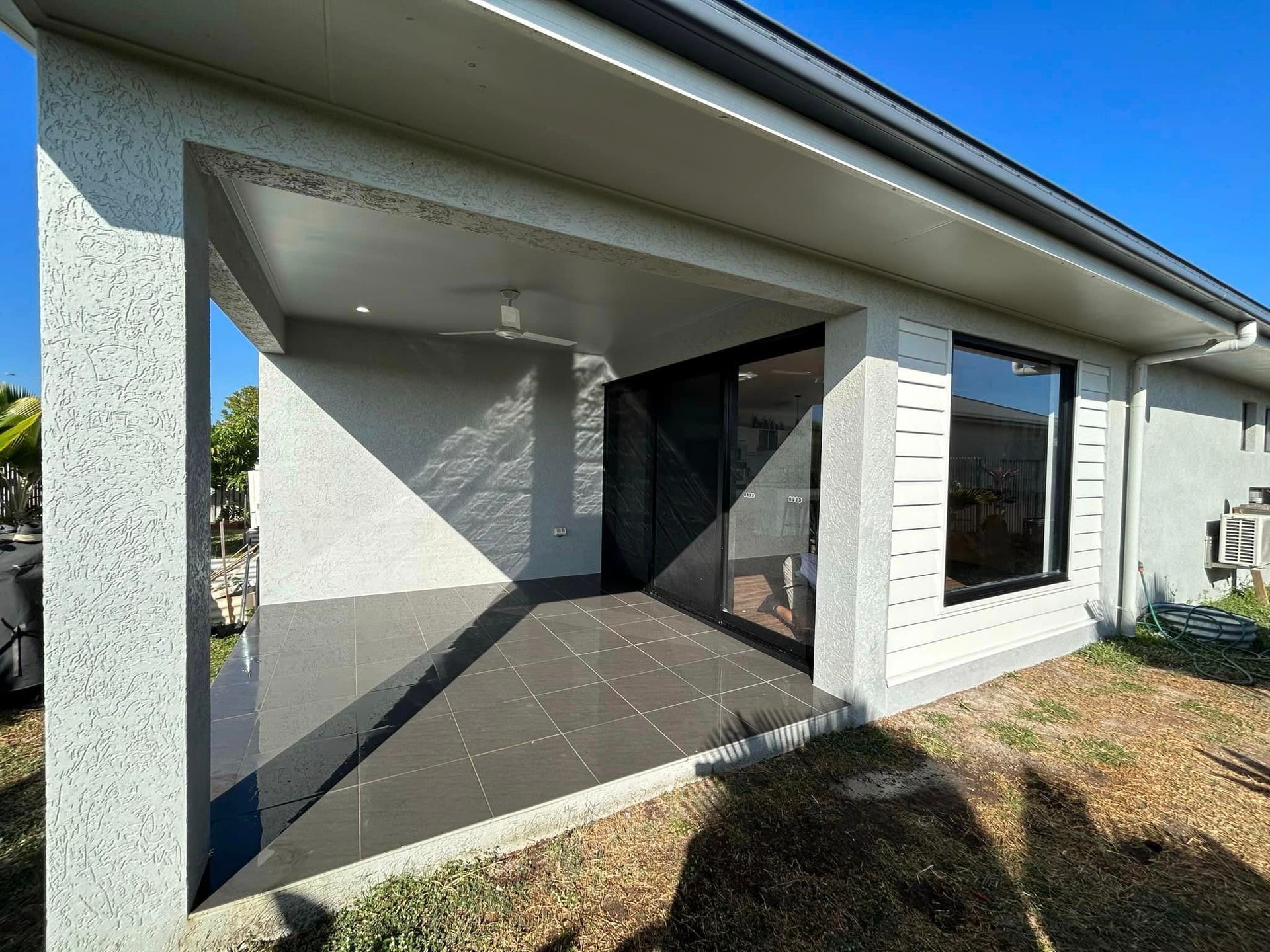 White House With a White Fence in Front of It — Ironbark Built Townsville in Mundingburra, QLD