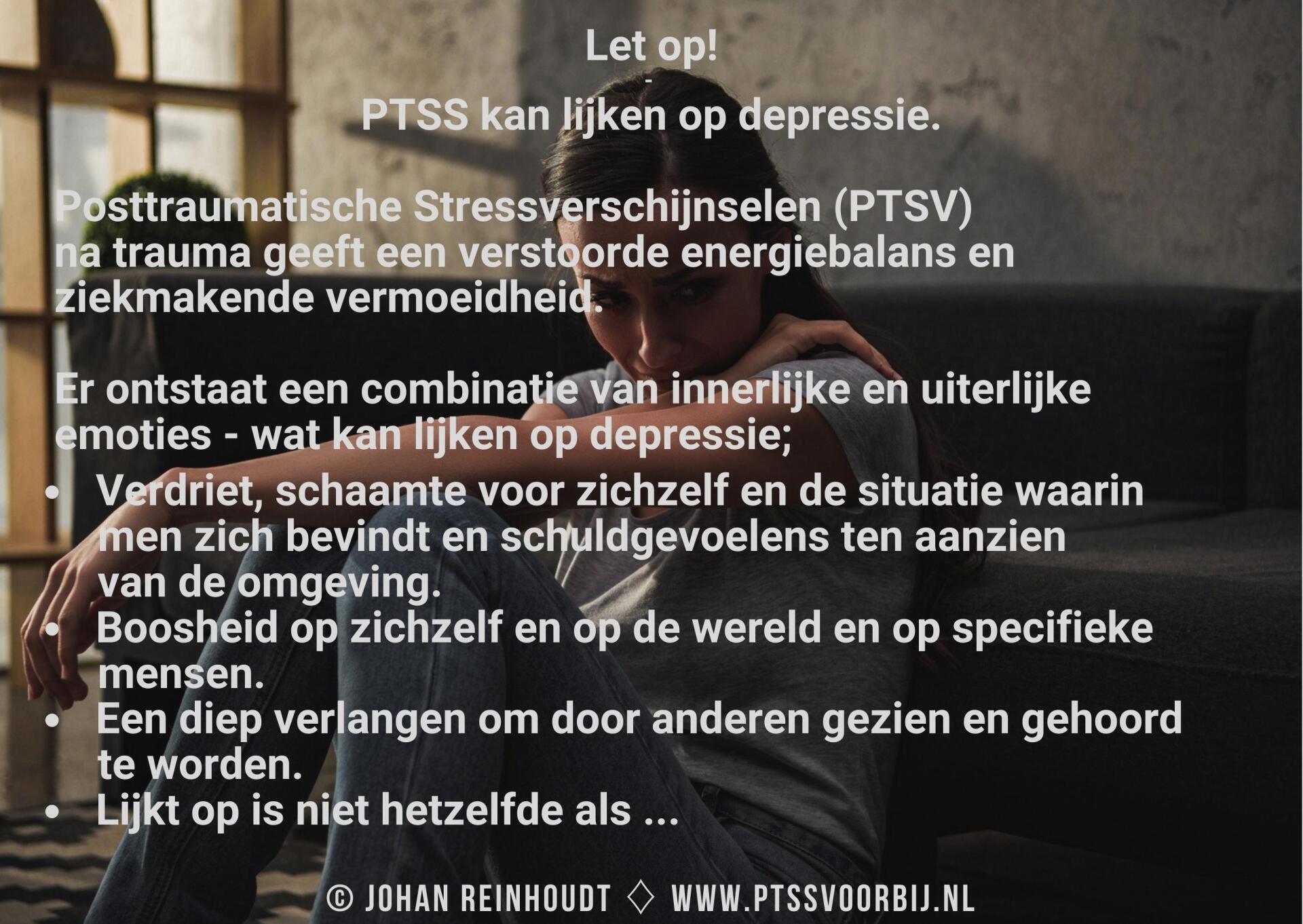 PTSS Voorbij-True Result™ PTSS en Trauma Recovery Coaching-Johan Reinhoudt- Depressieve vrouw-huilen en zittend op de vloer-Let op! - PTSS kan lijken op depressie