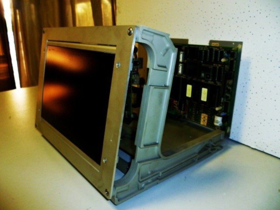 smontaggio e riparazione monitor obsoleto