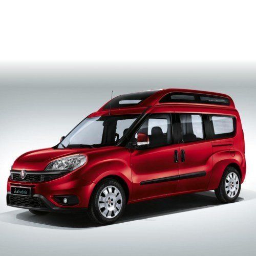 Monovolume Fiat Doblò rossa 7 posti