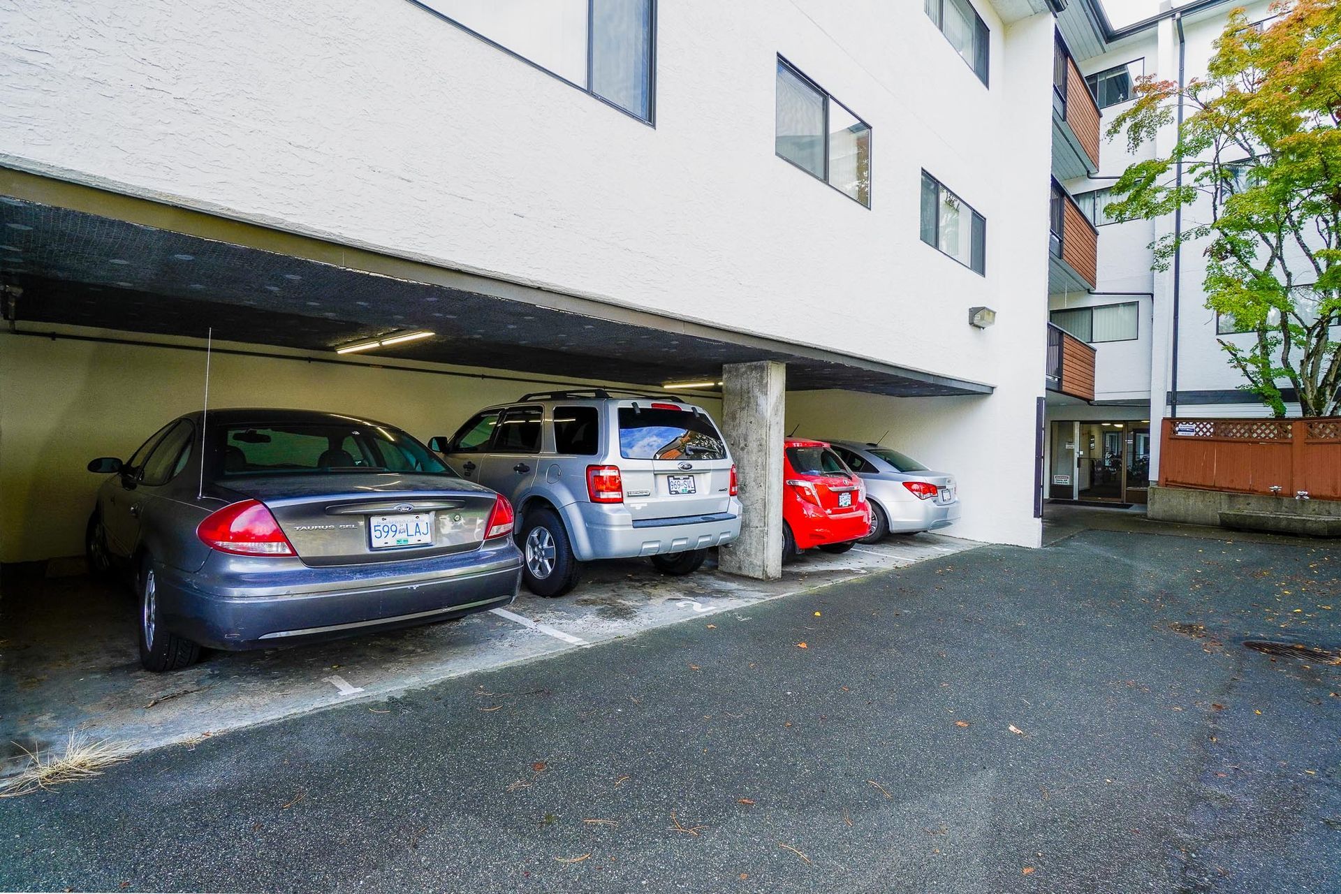 Suite Gallery View 3205 Wetherby Rd Units and Building Photos