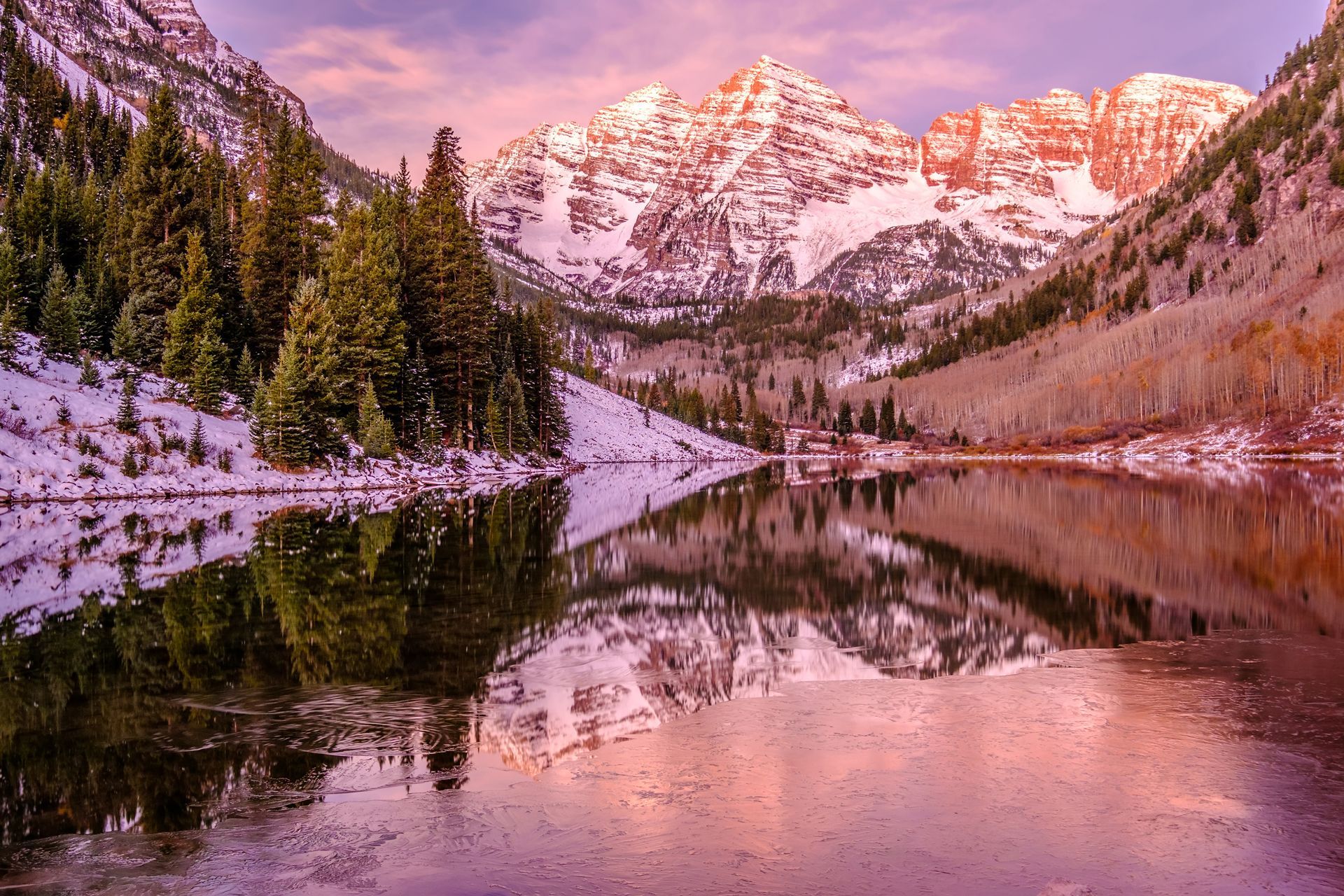 maroon-bells-and-maroon-lake-at-sunrise-2026-03-09-23-10-38-utc