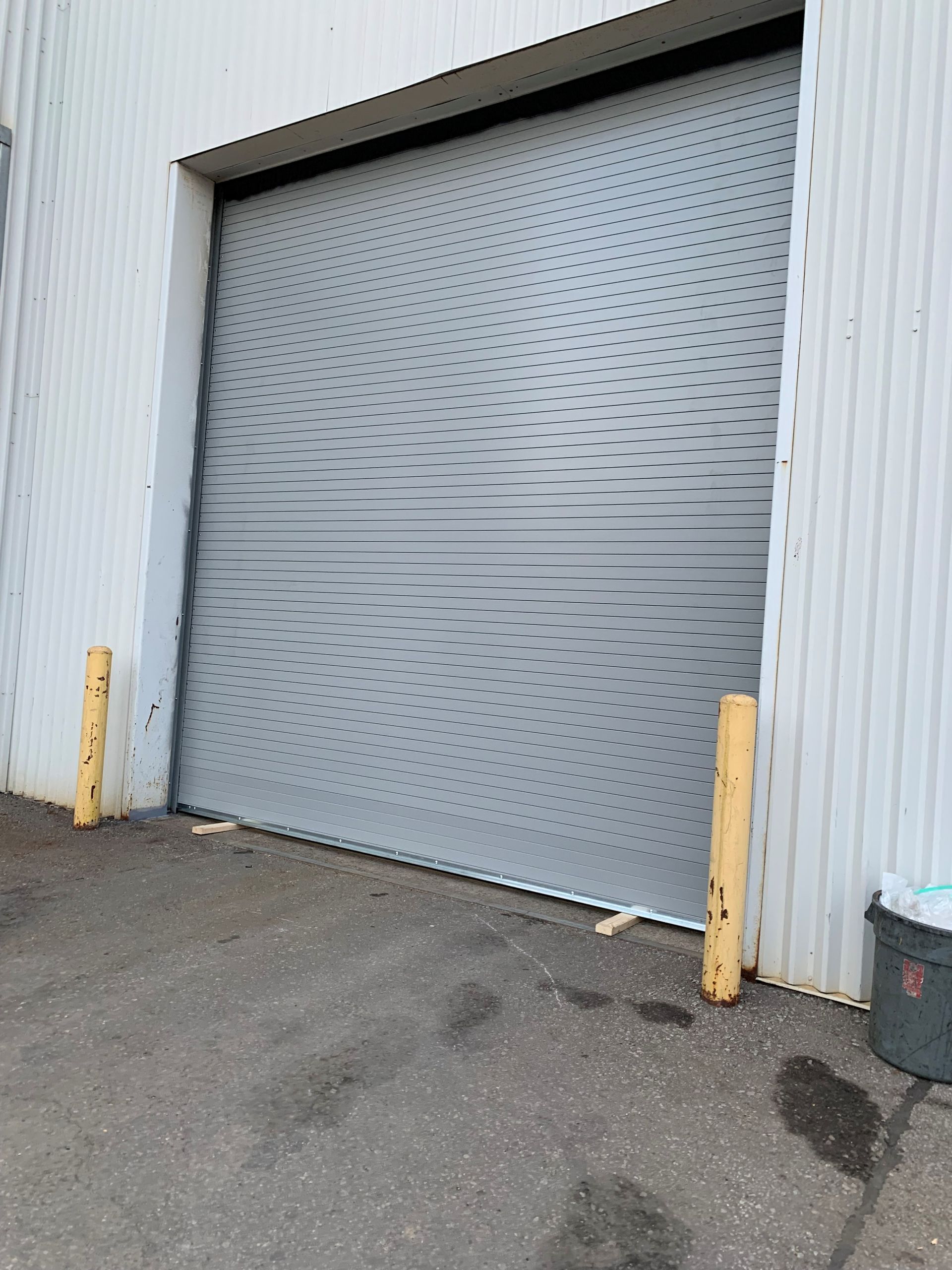 A garage door with a pattern on it