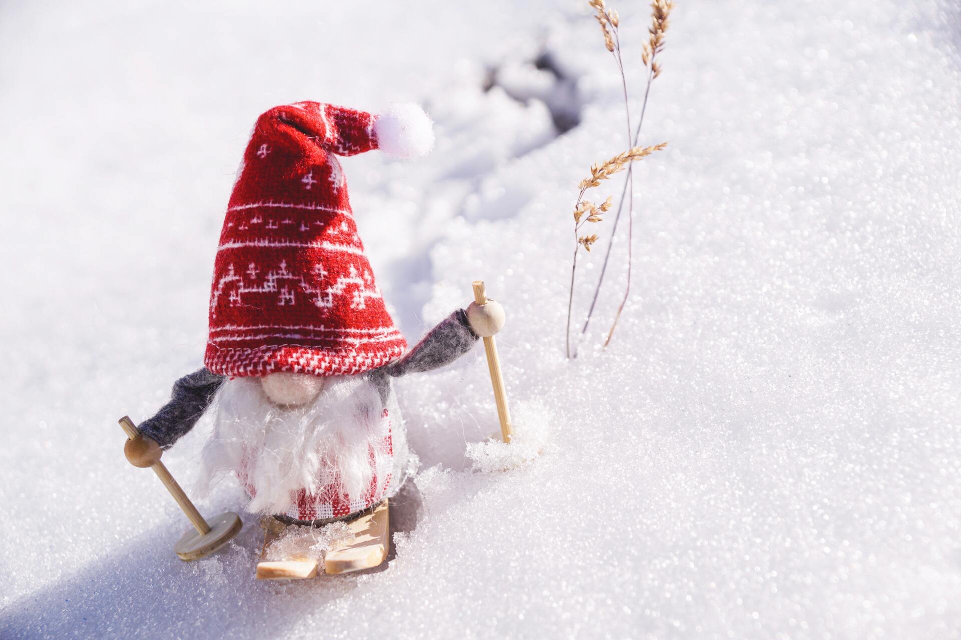 A skiing gnome with a big red pointy hat