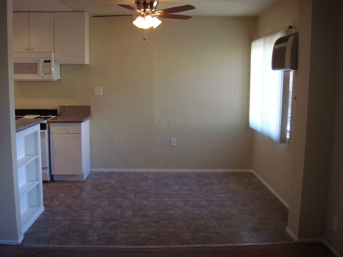 Laurel Place - Kitchen & Dining Area