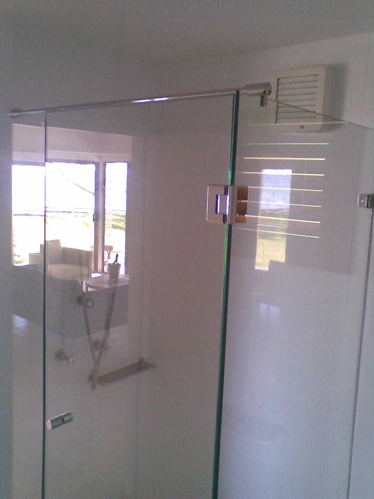 Glass Shower Screen Reflecting Light - Capricorn Coast, QLD - Capcoast Glass