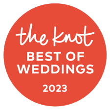 A red circle that says the knot best of weddings 2023