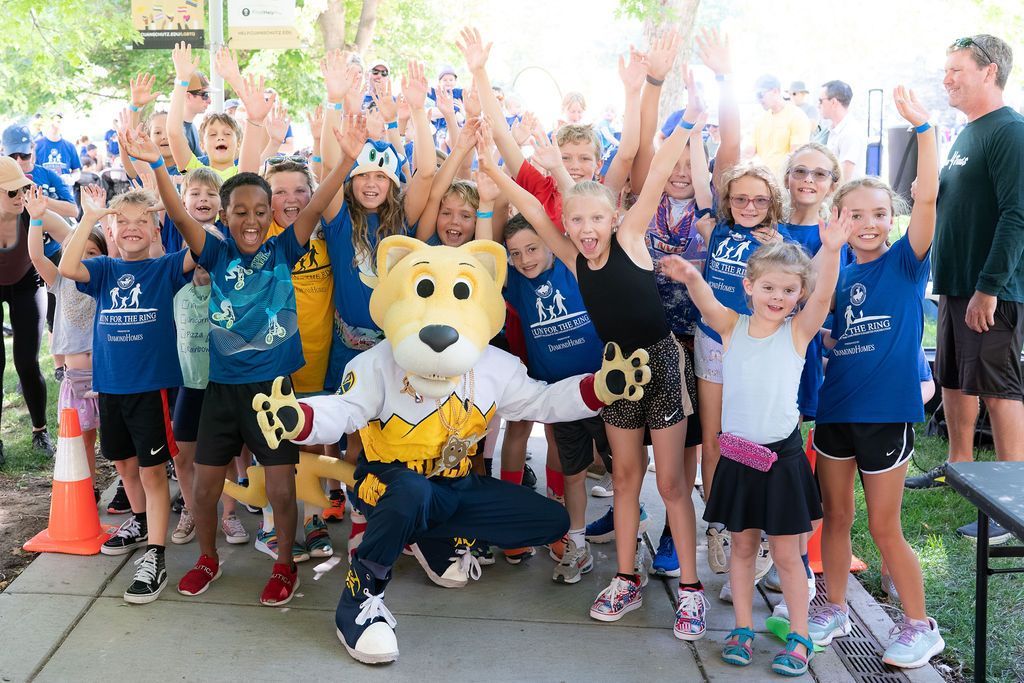 Denver Nuggets mascot Rocky posing with young Run for the Ring Fun Run participants.