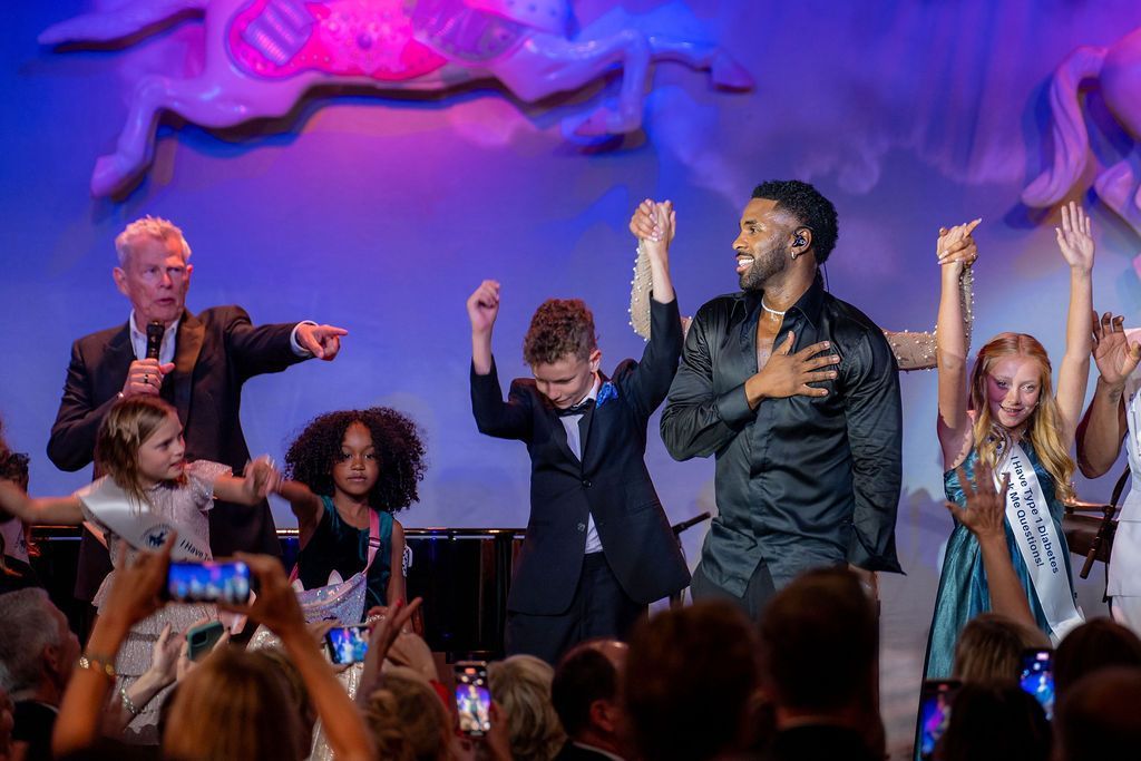 Performers David Foster and Jason Derulo on stage at Carousel of Hope with T1D advocates.