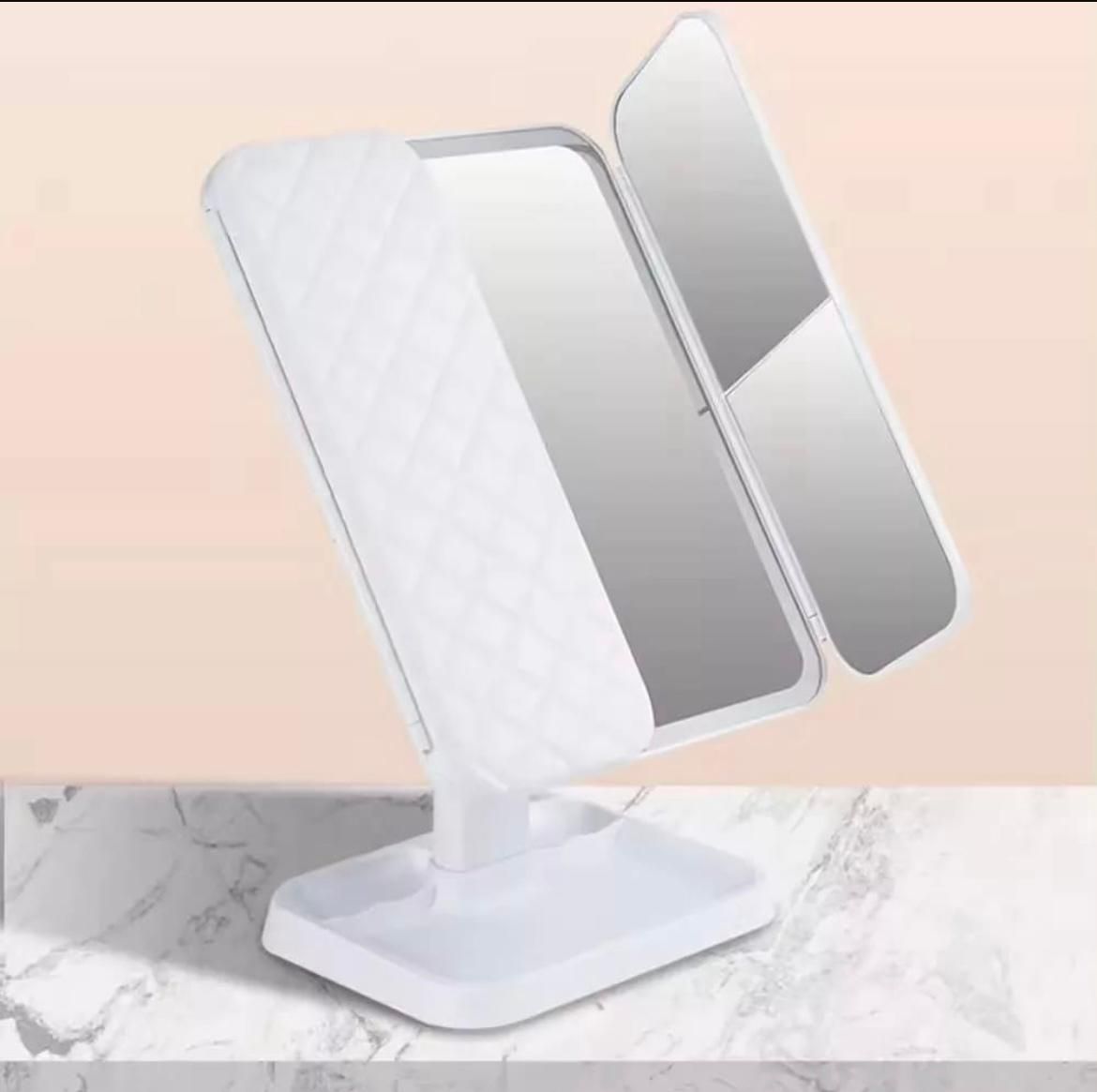 Espejo de tocador blanco de tres hojas