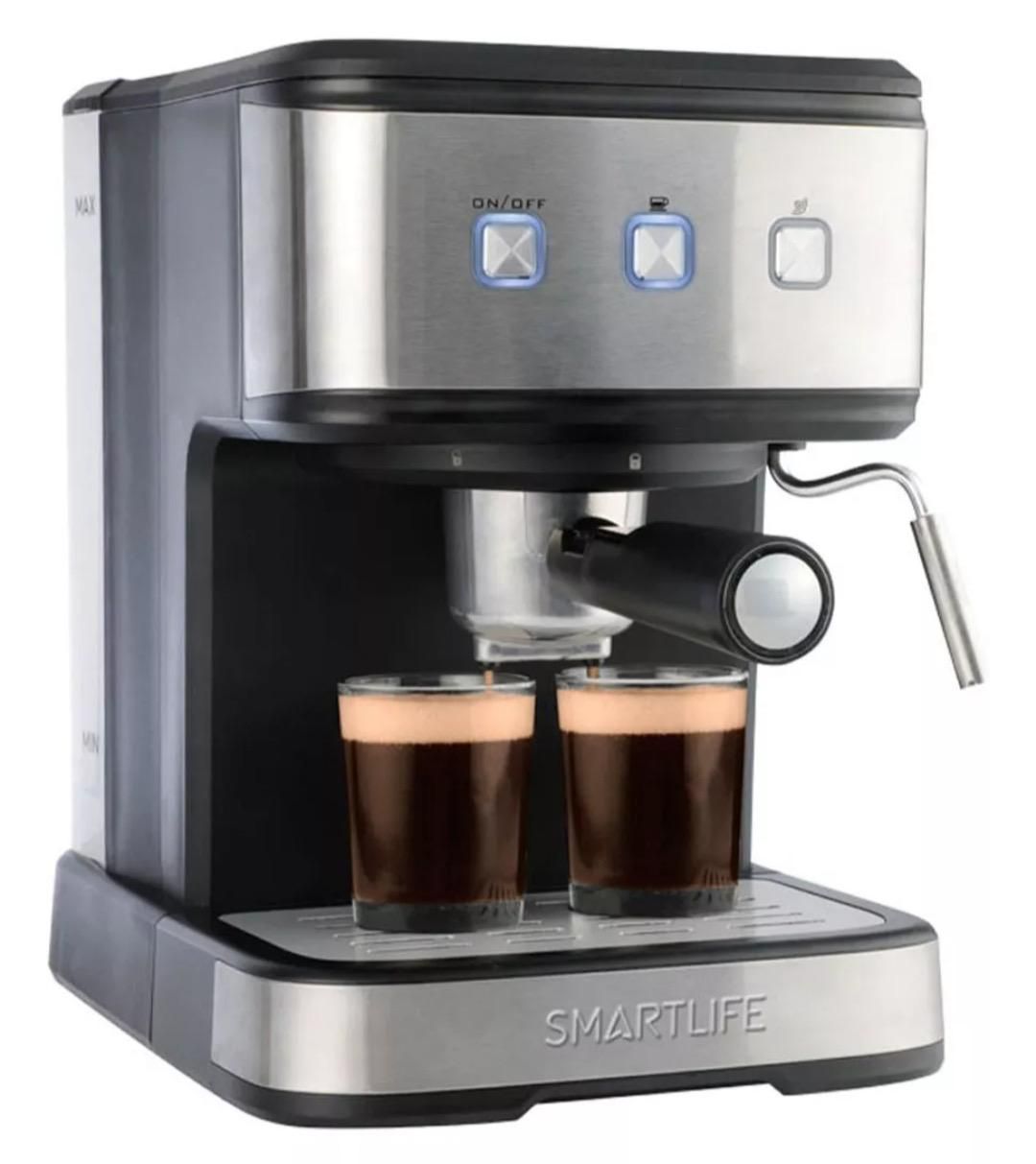 Cafetera expreso con dos dosis de café en tazas de cristal. Acero inoxidable y color negro. Botones frontales.