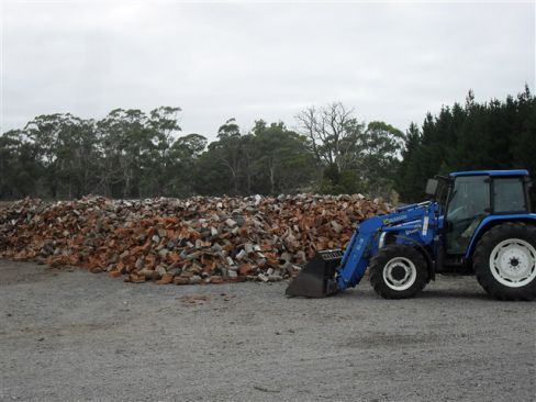 Quality Redgum Firewood FAA accredited in Bungaree